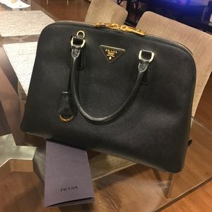 PRADA BAULETTO SAFFIANO LUX IN BLACK